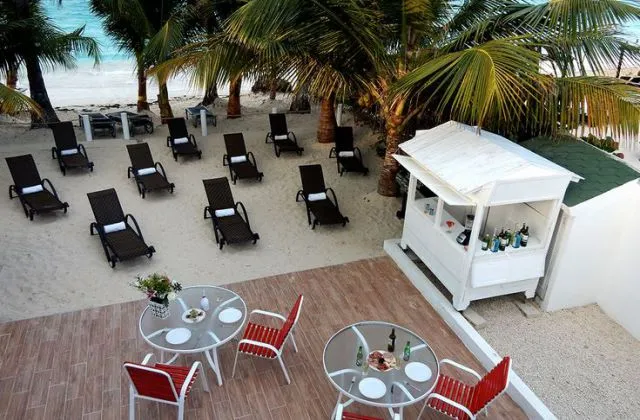Hotel Eleven Palms beach bar punta cana